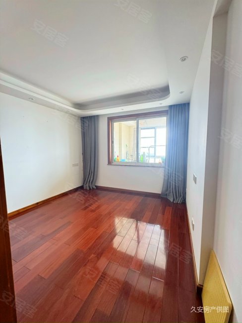 东湖公馆景观房  排边套188平3室2厅2卫中装当毛胚卖