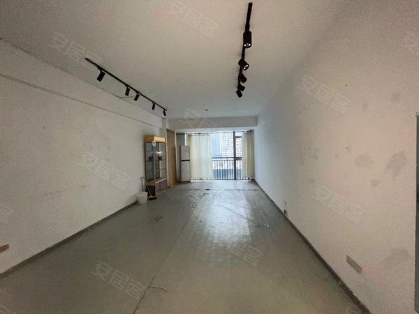 重庆江北观音桥红鼎国际名苑观音桥红鼎c座 低区53平 小通间 工作室