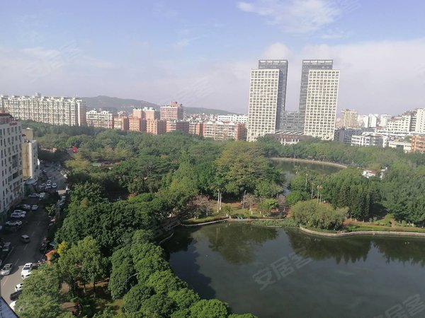 泉州石狮狮城国际广场洋下辅料市场石狮洋下旧货市场夜市附近!