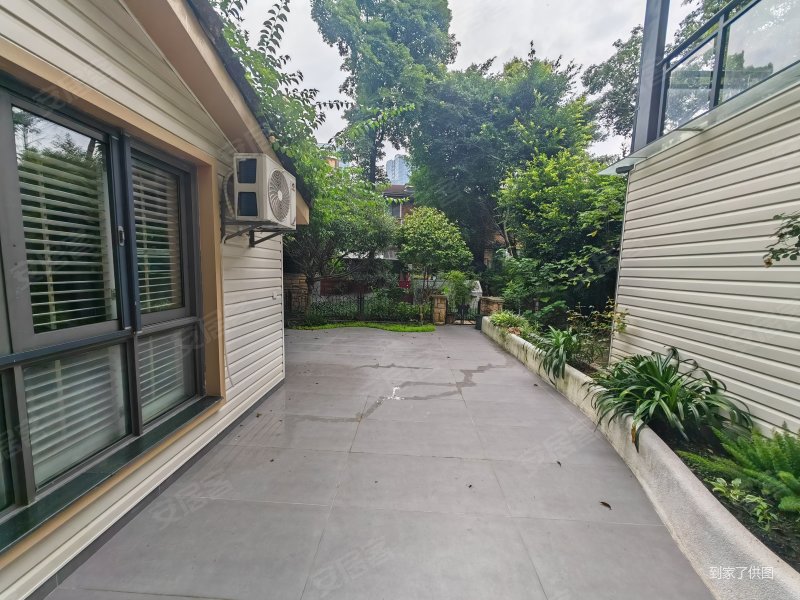 保养新,龙湖蓝湖郡东岸四组团二手房,525万,5室2厅,4卫,231平米-重庆