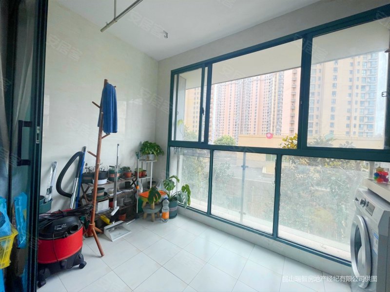 上海裕花园房东诚心出售大两房精装修领包入住满五