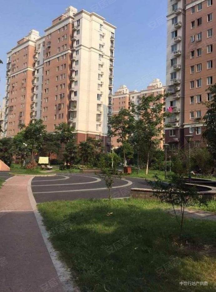 曹路对应打一 模范中学 地铁双轨9或19号线 紧邻恒越广场,中虹家园