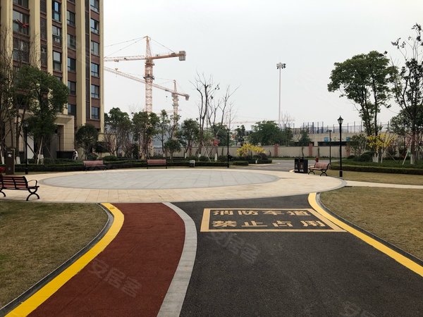 重庆合川钓鱼城街道花滩一号合川花滩一号全新精装正三房两卫家具家电