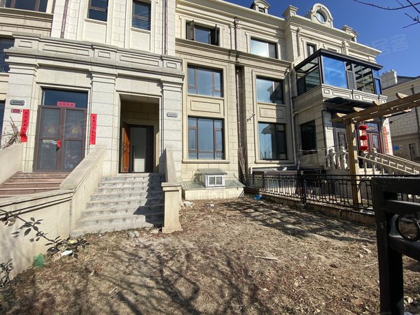 济南历城华山中海华山珑城(别墅)华山珑城别墅 总高4层 有车库 5室