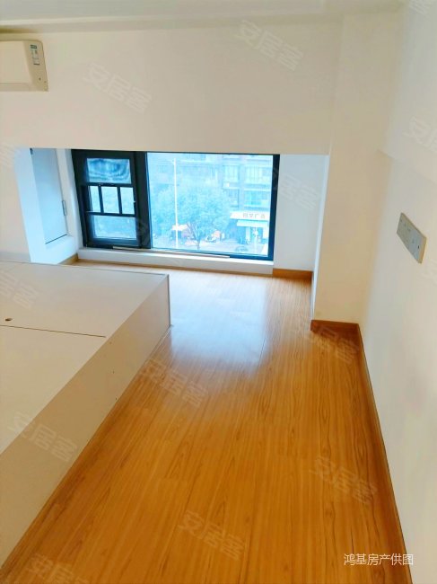 万象汇loft公寓精致装修未入住