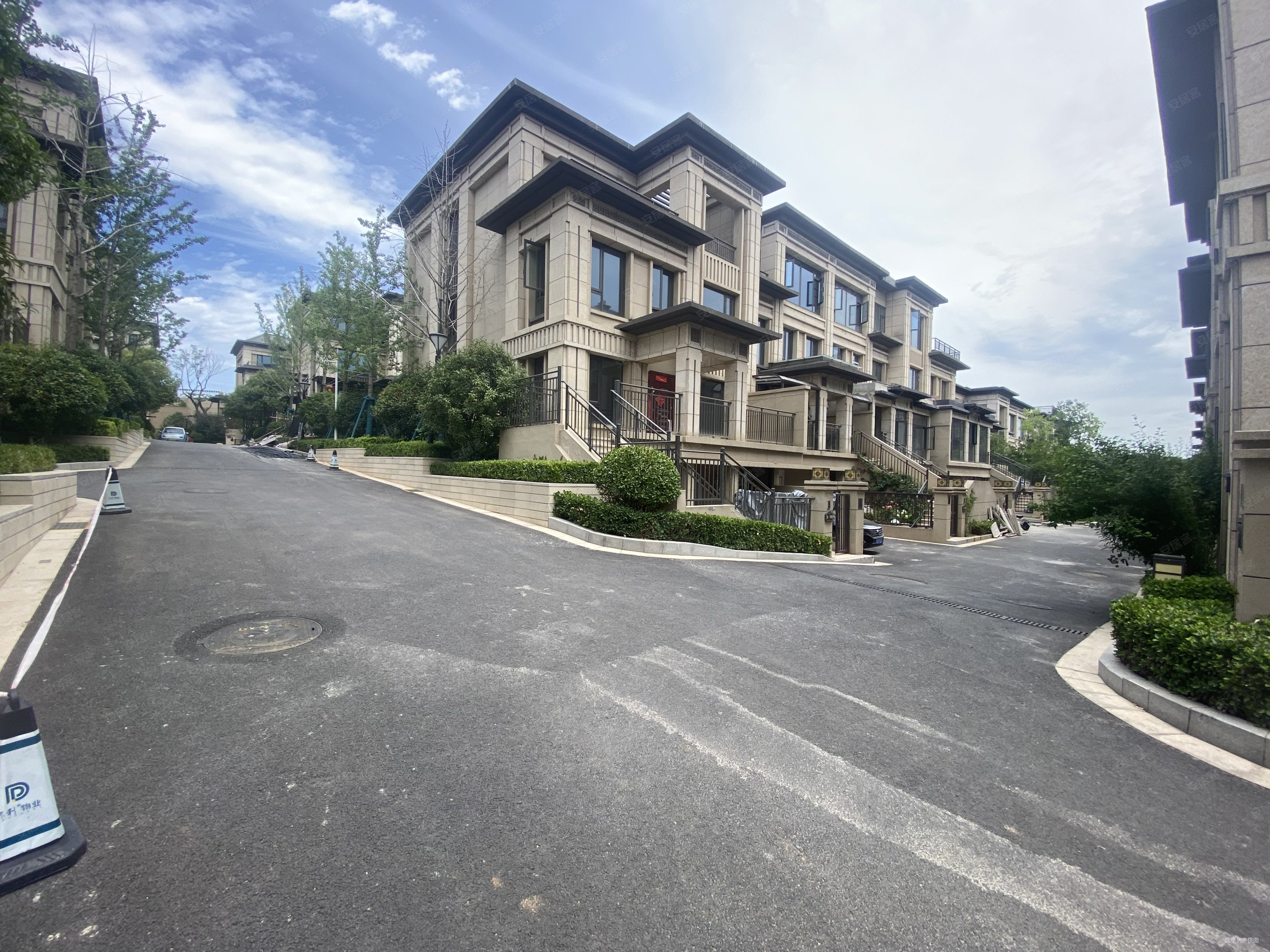 保利林语溪别墅边户五室七卫有电梯有花园有车库可贷款