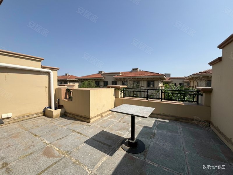 精装小别墅,带南向院子,带南向露台!