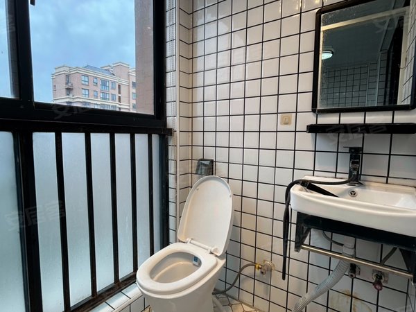 上海浦东川沙心圆西苑迪士尼上班看过来,有班车,交通便利,停车方便