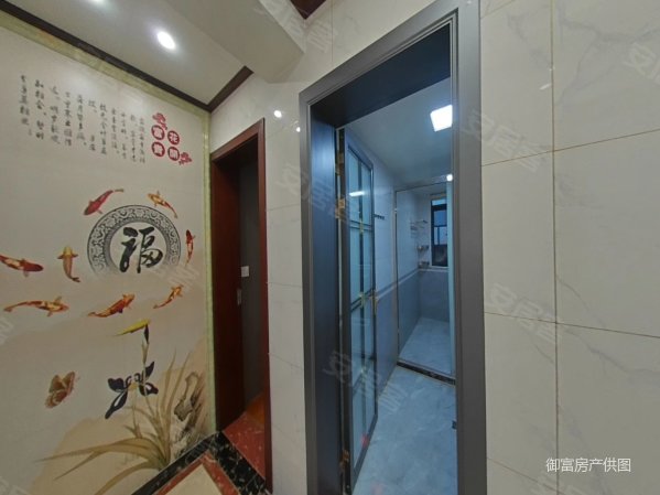 翡翠城4室2厅2卫136㎡南北98万