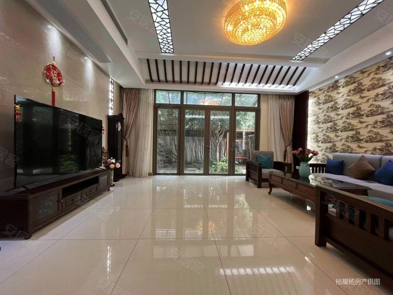 房东大跳水苏式园林水岸清华联排别墅全新装修