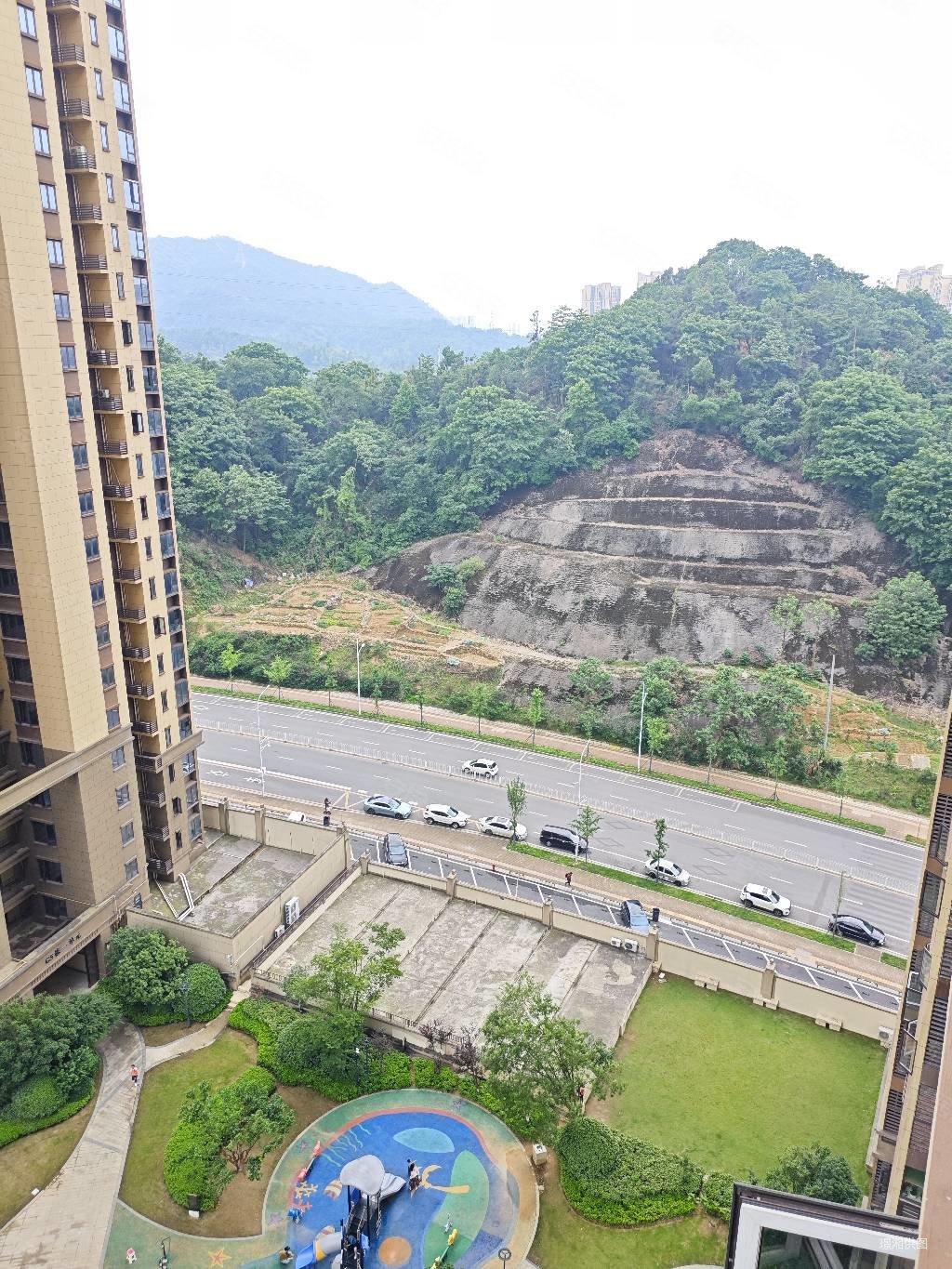 龙湖紫宸 毛坯7200 105平3房2卫 门口就是月亮岛三小