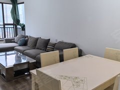 镇江句容世茂花园急租中骏四季阳光,精装修三房两卫,小区环境好物业好出租房源真实图片