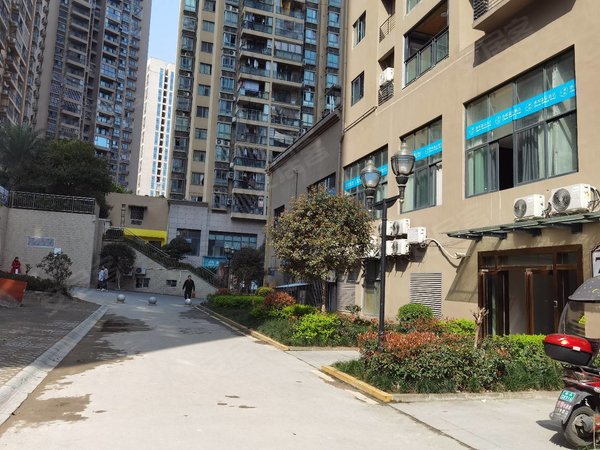 重庆合川合川宝龙城市广场中悦城尚城城尚城城中心位置,交通方便,价钱