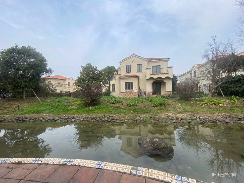 檀香园南临水独栋别墅纯毛坯花园占地1亩看房方便