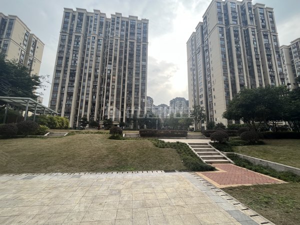 重庆渝北空港桥达蓝湾半岛精装 3室85平 押一付三 桥达蓝湾半岛 采光