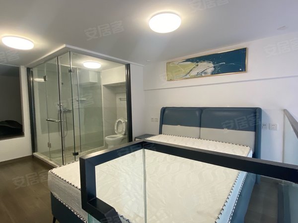 青岛黄岛东方影都融信海发海月星湾(商住楼)loft公寓,年底降价出租