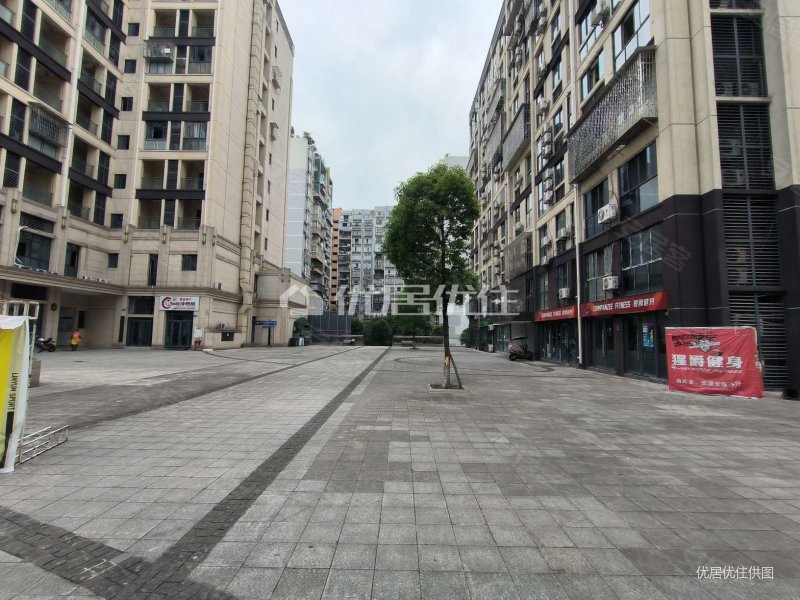 空港广场轻轨站旁次新两房精装修