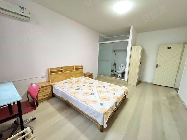 一室一卫东大街地铁口裕鸿国际郑州市第一人民医院向阳广场西大街