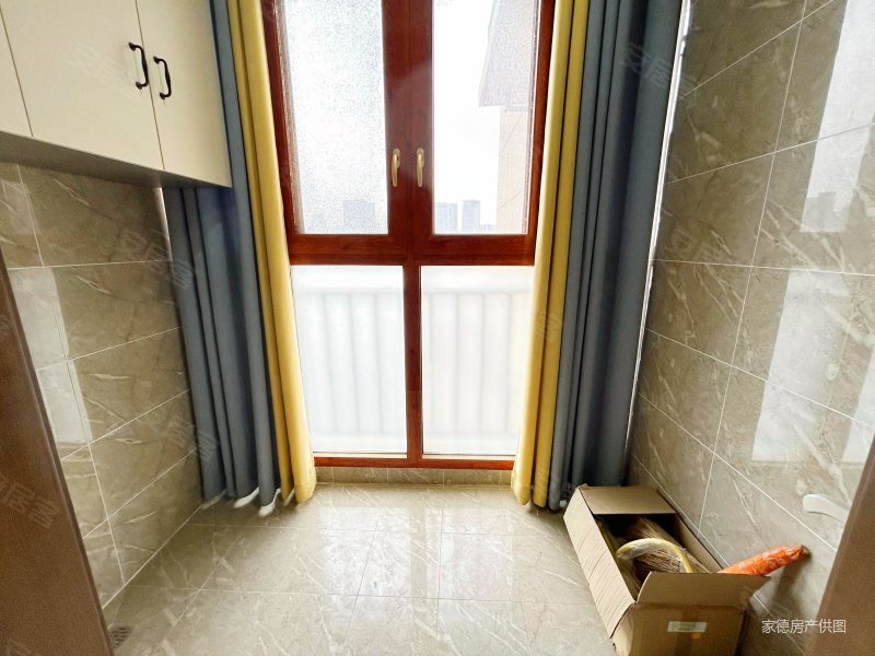 王家湾商圈名士华府上芳草二桥精装未住小三房中空墙暖