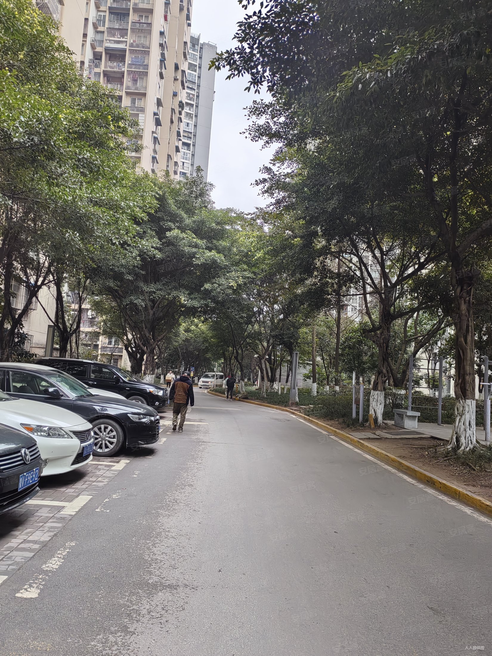 巴国城后门楼梯房两房30万