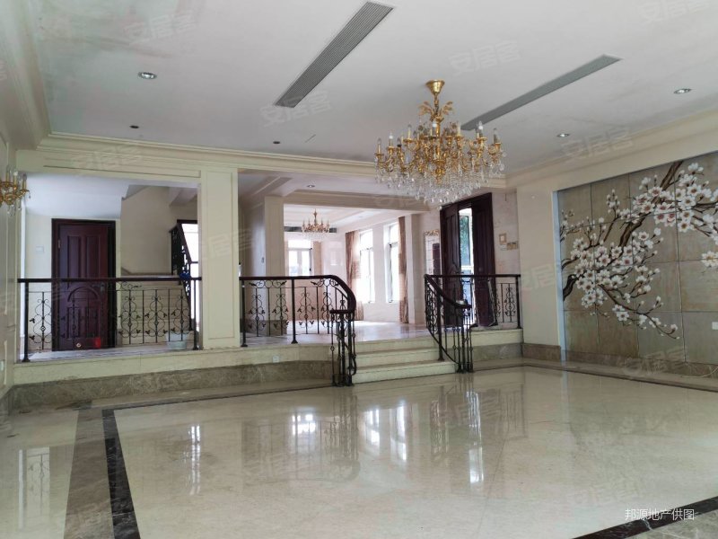 200平米大花园,可养鱼(端头位,视野通风很好)随时可看房,颐园(别墅)二