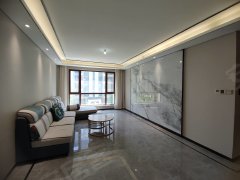 中海公园上城品质装修，三室两卫拎包入住两个空调。