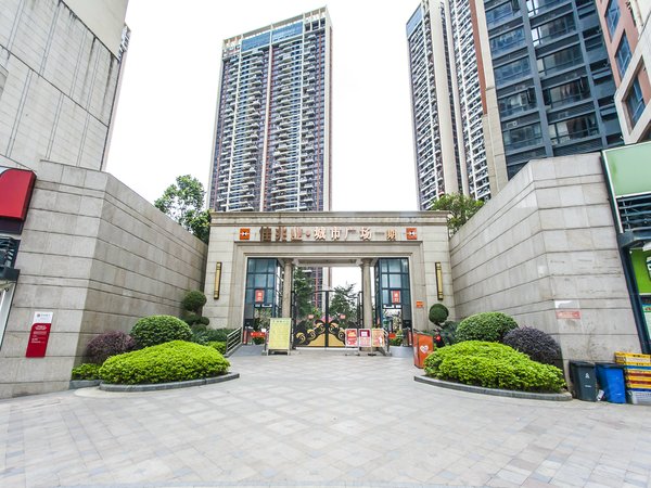 深圳龙岗万科城佳兆业城市广场(6期)全新精装修出租,楼下就是地铁口