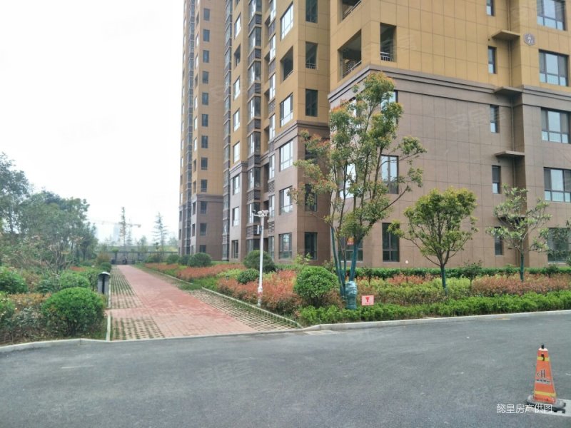 洛龙区大学城,御景苑一线河景房,南北直通,此价带车位