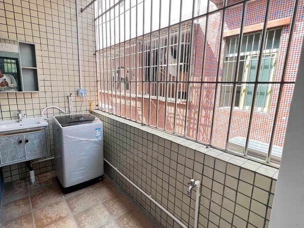 深圳光明公明公明南庄村红花山地铁站 豪华大两房 高楼层配套齐全大