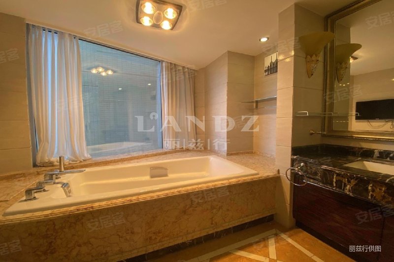 棕榈泉精装修保养好,180圆弧飘窗可观湖景,棕榈泉国际公寓二手房,2300