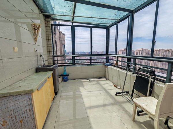 虹桥医院旁太湖花园站地铁3号口大两房带露台南北通透拎包入住