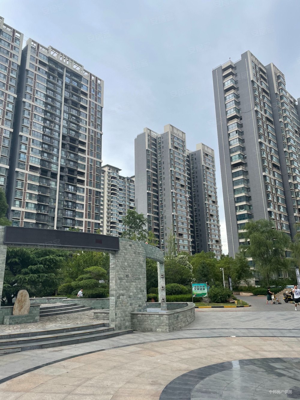 伊水府邸3室2厅2卫129㎡南北76万