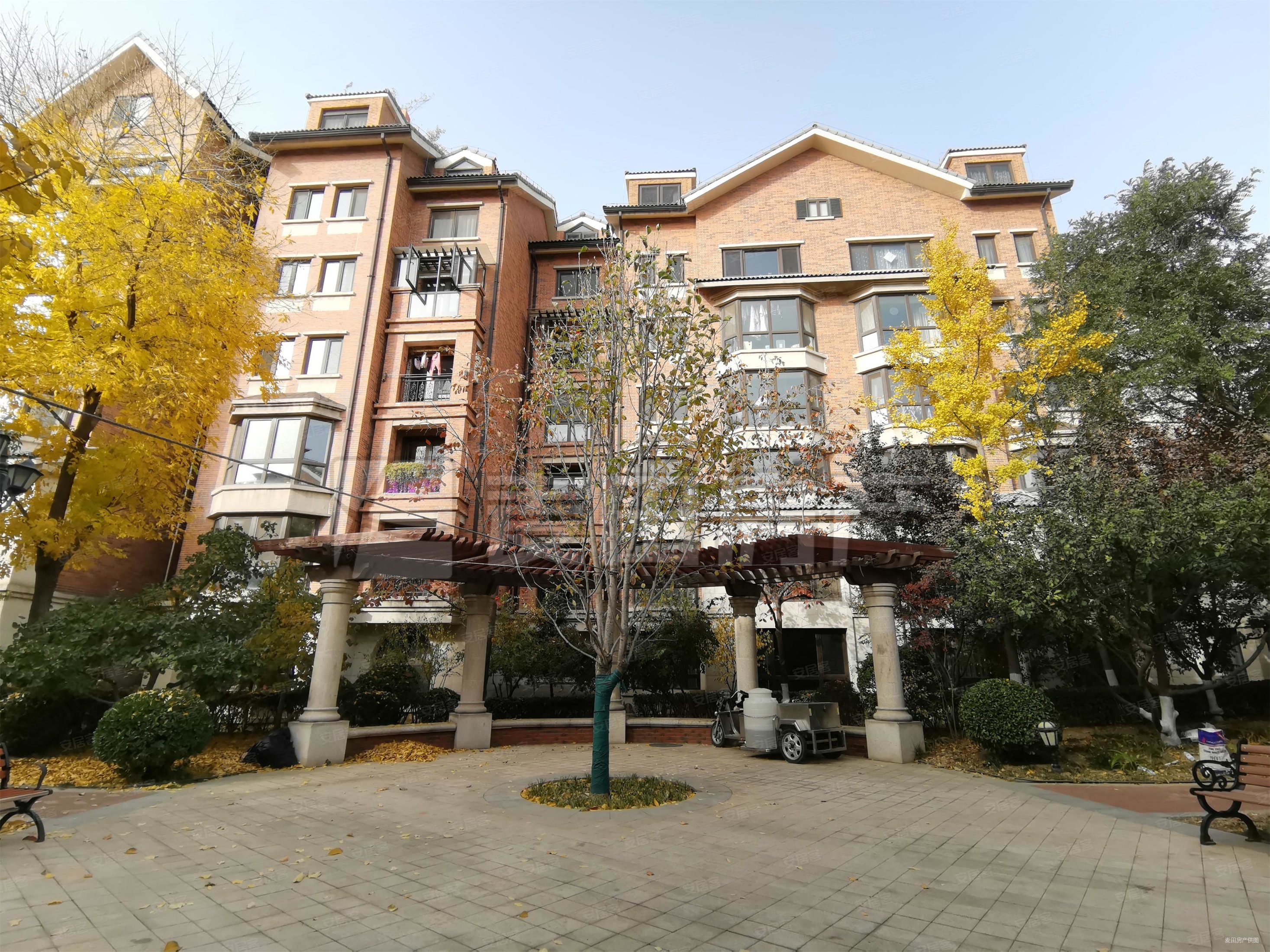 金隅翡丽华庭5室2厅4卫252.67㎡南北2600万