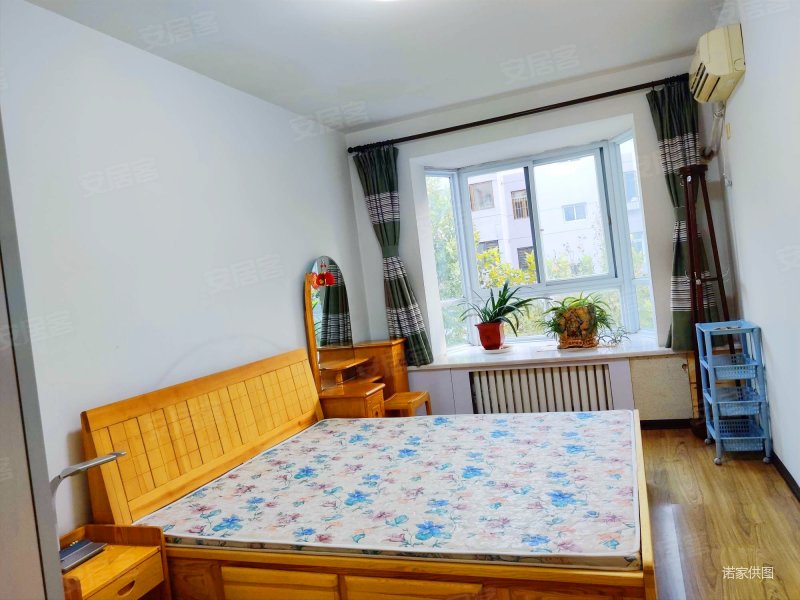 翠亨花园北里 中间楼层采光好 购物方便 密度低 精装修