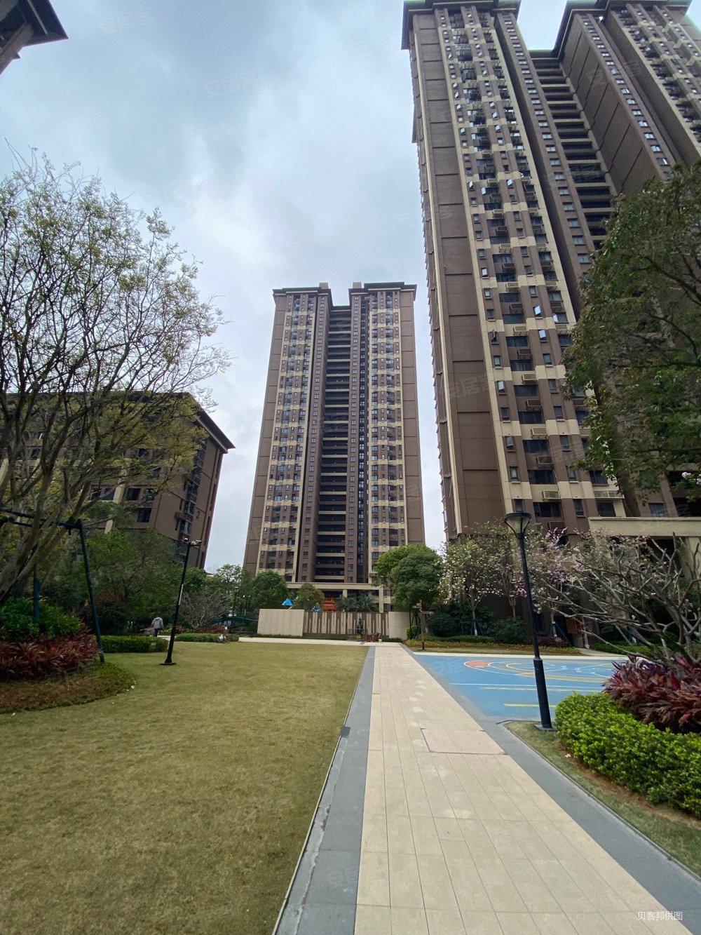 万科悦城4室2厅2卫131.62㎡南210万