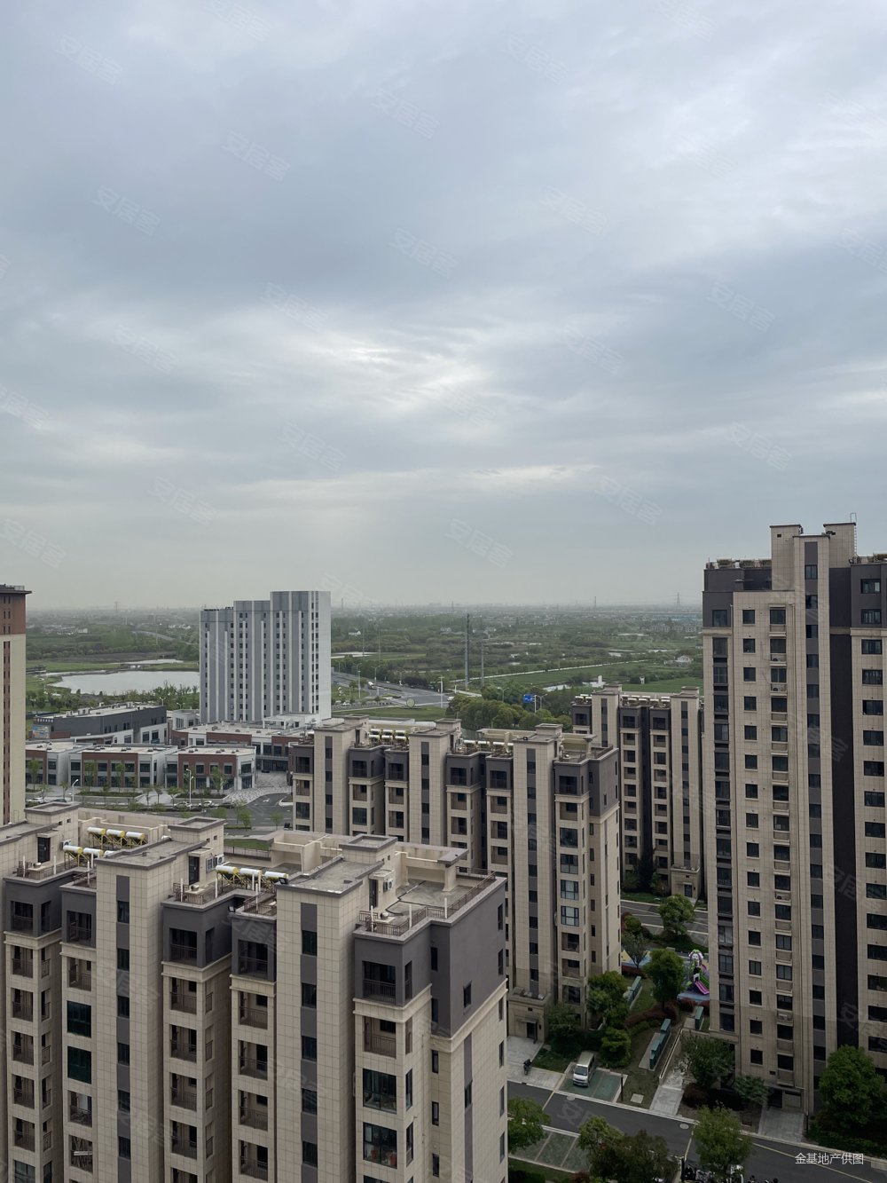 水韵东方130平4房2厅2卫精装修带车位好楼层看中可谈