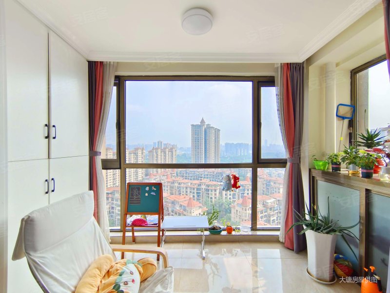 佳乐国际城二期 套三 对中庭 诚心出售哦 拎包入住