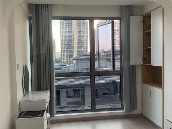 湖州长兴长兴市区得力天逸湾万达 实验初中附近 天逸湾全新装修三房