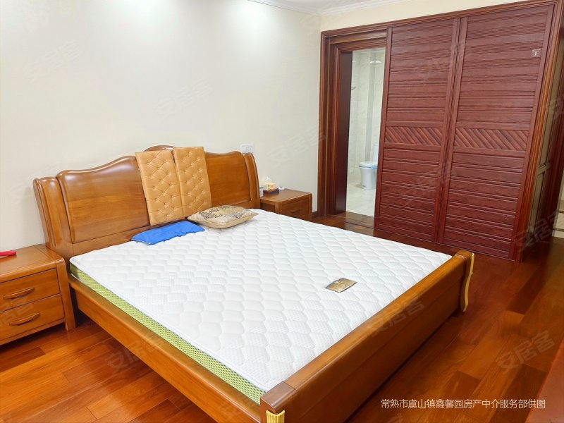 金山苑四区 3房2厅2卫 开价150万 131平