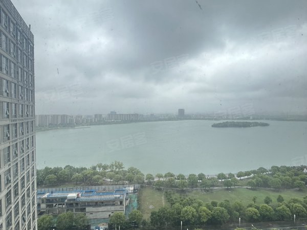 苏州吴中郭巷阳光天地南区尹山湖精装一室一厅2号线湖景近爱情海购物