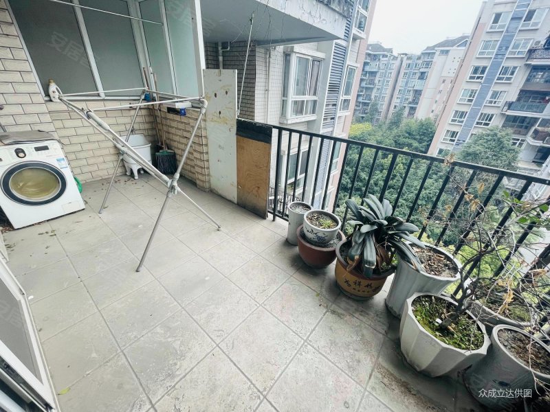 南向采光好 近医院 中间楼层采光好 满五 交通便利 精装好房,五洲花园