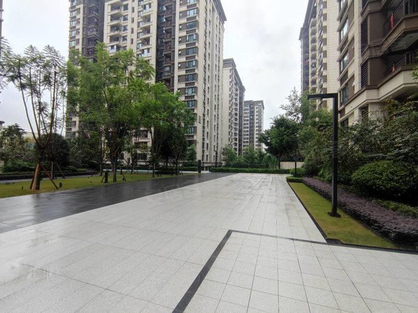 重庆北碚水土万科四季花城一期精装三房 中间楼层  门口轻轨出租房源