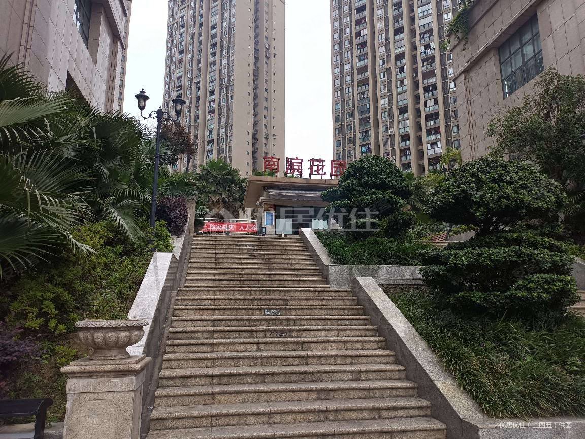 区政府广场旁金九南滨花园南滨路小学东津沱滨江公园