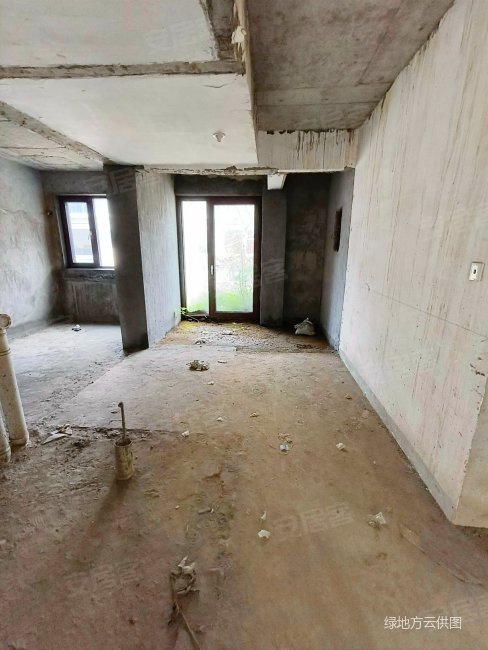 户型方正,花园还可以,绿地兰宫二手房,338万,4室2厅,3卫,259平米-南昌