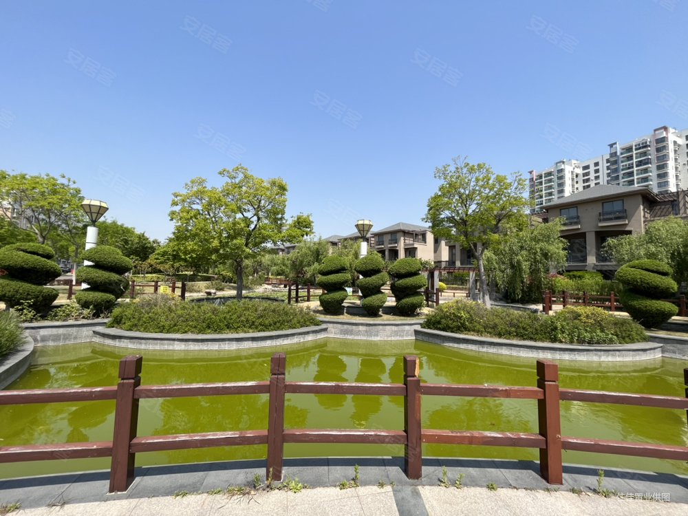 全封闭小区一层带花园两居精装度假房