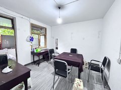 雅安雨城羌江南路太阳巷 2楼。要换门窗,配齐家具家电出租房源真实图片