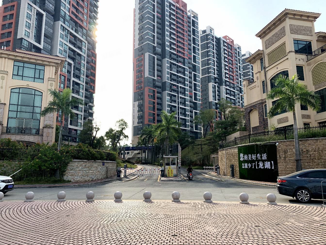 龙湖花园高层三房双阳台保养新拎包即可入住