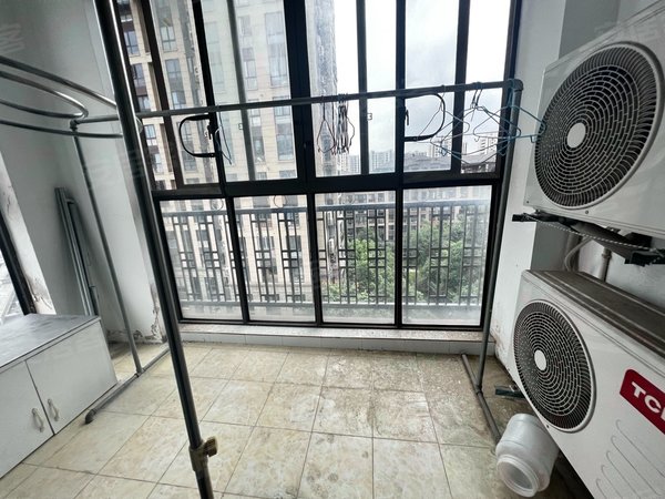 杭州临平乔司万泰城章世纪大道旁 华章名苑 精装3房2卫 干净清爽 可