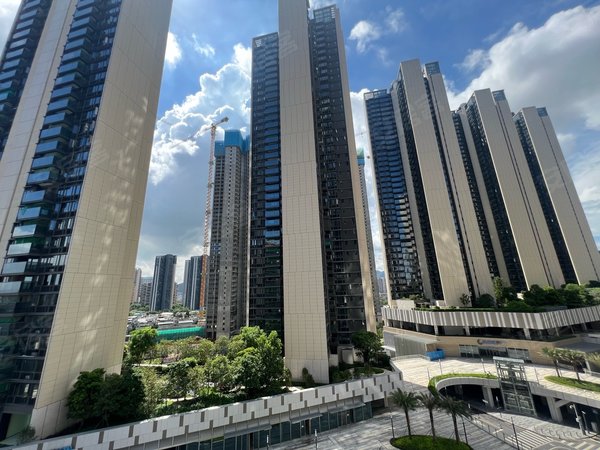 深圳宝安马安山万丰海岸城11号线 沙井万丰海岸城 三房两厅 南向采光