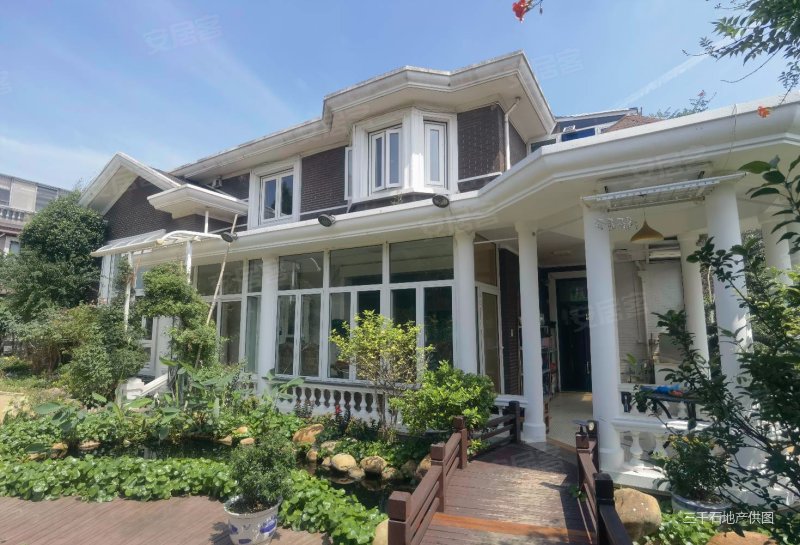 泗泾地铁口独栋别墅纯地上占地723平南北花园南临河